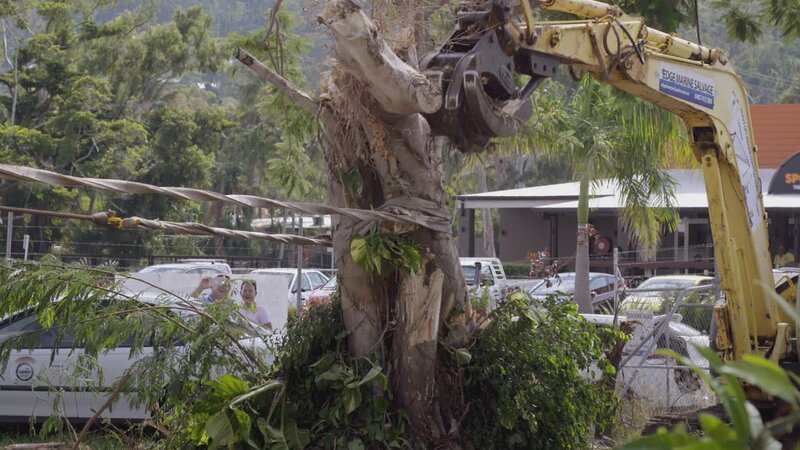 The crew of „Geographe Marine Salvage and Rescue“ are working flat out, but the wind, tides and currents aren’t playing their part. – Bild: DMAX