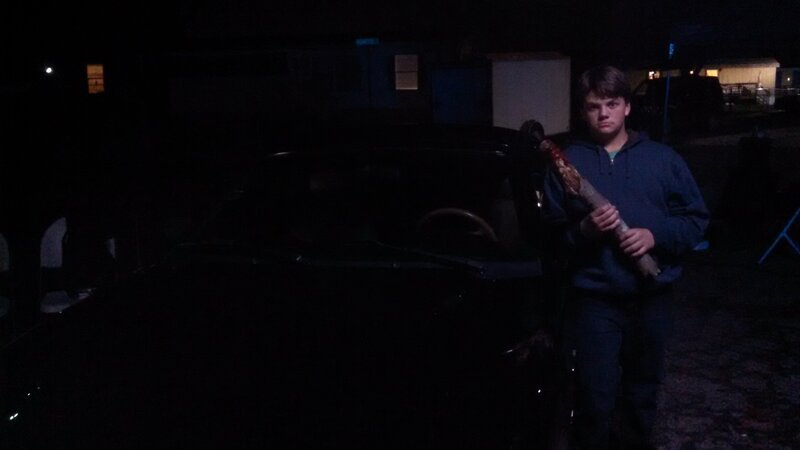 Terry Jr holding a bat that he used to beat his mother, LeeAnn. – Bild: Investigation Discovery /​ Discovery Communications