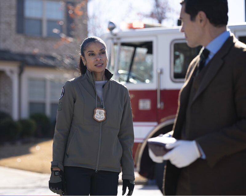 WILL TRENT – ÒMe Llamo Will TrentÓ – A car bomb ignites a thrilling investigation for Will and bomb expert Cricket, revealing more than meets the eye. As intrigue unfolds, Angie battles to return to work, OrmewoodÕs home life complicates, and Faith develops her relationship with Luke. SUSAN KELECHI WATSON – Bild: Daniel Delgado Jr. /​ Disney