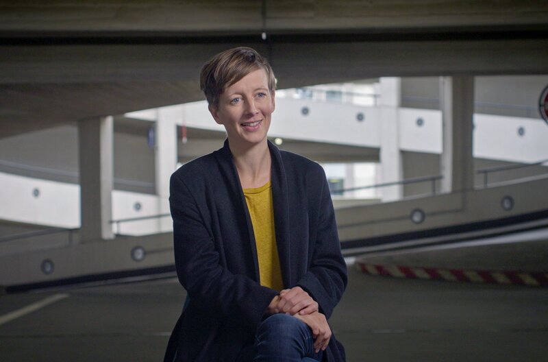 „Ich habe mich in dieses Gebäude verliebt, in dem Moment, als ich diesen Lichthof zum ersten Mal sah“, sagt Kristina Sassenscheidt vom Denkmalverein Hamburg. – Bild: Chris Valentien /​ © Chris Valentien