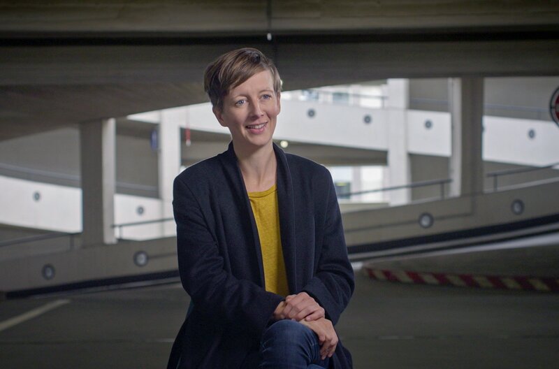 „Ich habe mich in dieses Gebäude verliebt, in dem Moment, als ich diesen Lichthof zum ersten Mal sah“, sagt Kristina Sassenscheidt vom Denkmalverein Hamburg. – Bild: Chris Valentien /​ © Chris Valentien