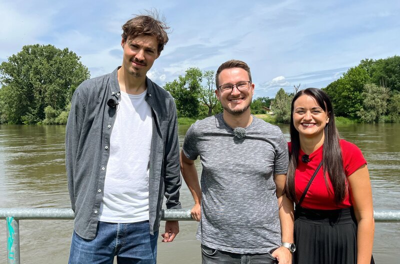 Rente mit 32: Y-Kollektiv trifft den Privatier Manuel (M.) mit seiner Freundin Nicole. – Bild: SWR