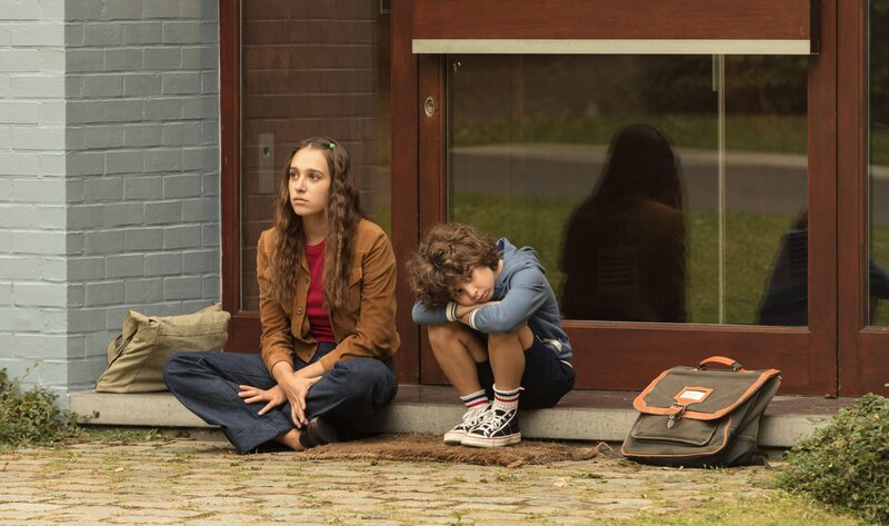 Diane Mathure (Capucine Valmary, l.); Bastien Mathure (Alessandro Mancuso, r.) – Bild: Nicolas Velter /​ Montebello Productions /​ Canal+