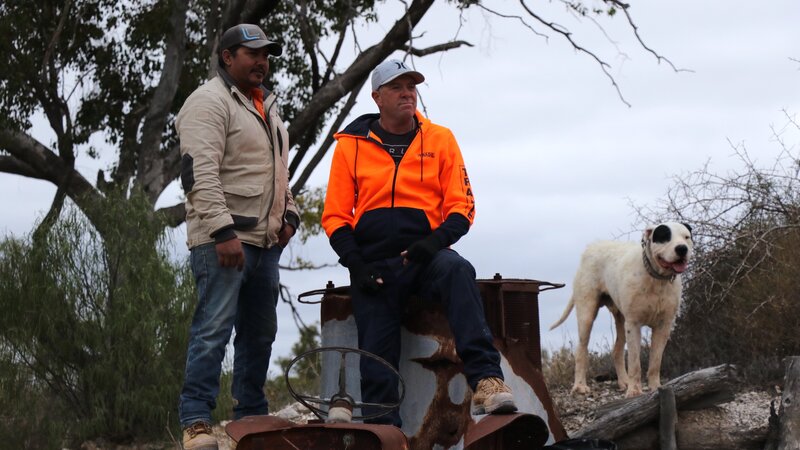 Slim Pickings – (L to R) Roger Williams and Lee Hobden – Bild: Warner Bros. Discovery, Inc.