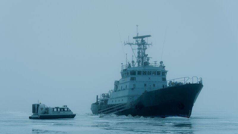Eisbrecher-Hovercraft – Bild: Der erste Tag /​ RTL /​ Helsinki-filmi, Kristiina Salmén