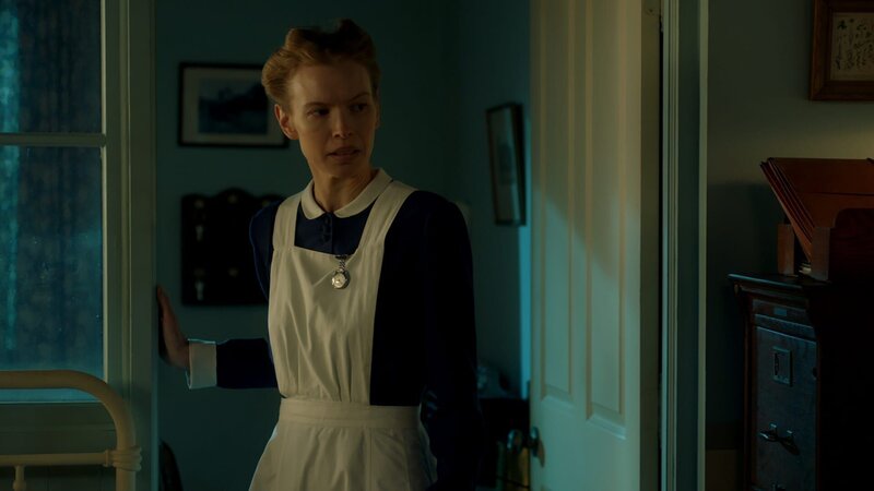 Margaret (Christine Horne) ahnt, dass es sich bei Sallys Bauchschmerzen nicht nur um eine harmlose Magenverstimmung handelt. – Bild: ZDF/​DHX – Malory Productions Inc./​Queen Bert Productions