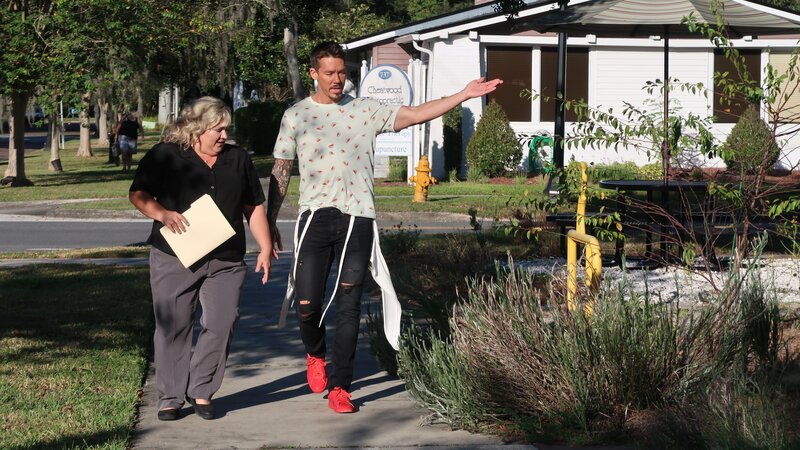 David Bromstad and Realtor head to café for a meeting – Bild: Scripps Networks, LLC.