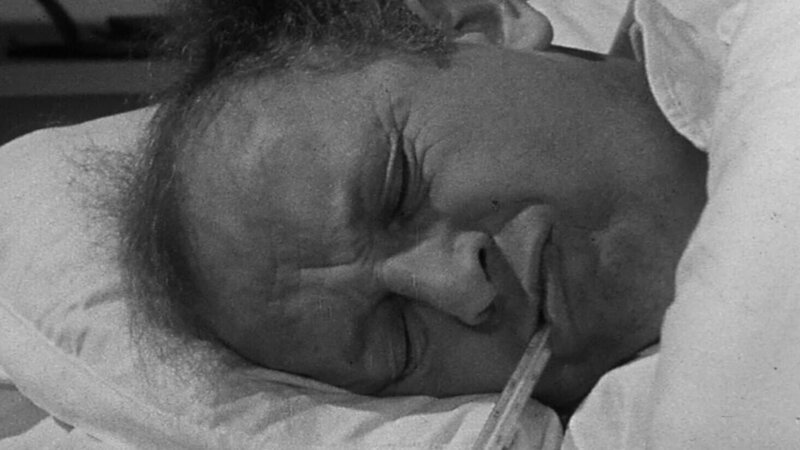 So ein Mann leidet natürlich sehr unter einer leichten Grippe. – Bild: BR So ein Mann leidet natürlich sehr unter einer leichten Grippe. – Bild: BR