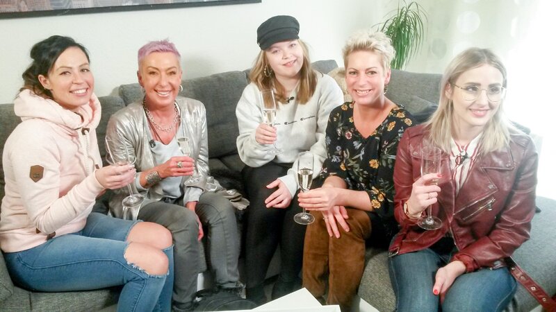 V.l.: Irina, Kerstin, Brigitte, Kera, Saskia – Bild: TVNOW /​ Constantin Entertainment