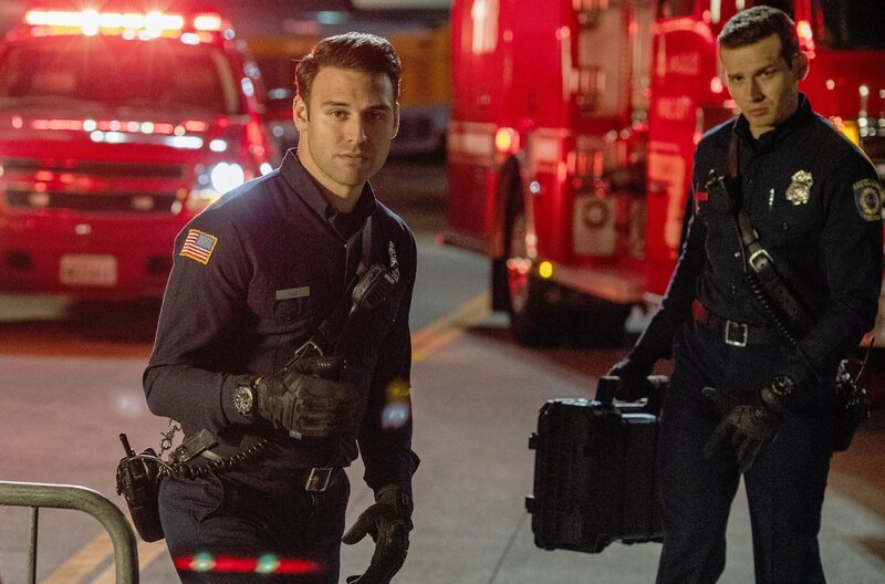 Eddie Diaz (Ryan Guzman, l.); Evan „Buck“ Buckley (Oliver Stark, r.) – Bild: Fox Media LLC