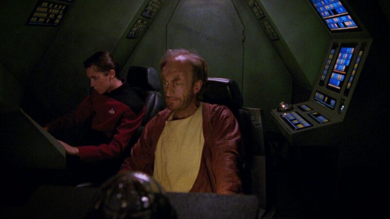 Wesley Crusher (Wil Wheaton, l.) und Dirgo (Nick Tate, r.) – Bild: Tele 5