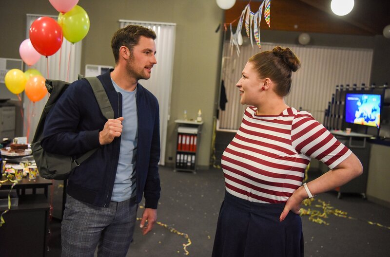 Moritz (Ferdinand Seebacher), Conny (Selina Graf). – Bild: WDR/​ORF/​Hubert Mican