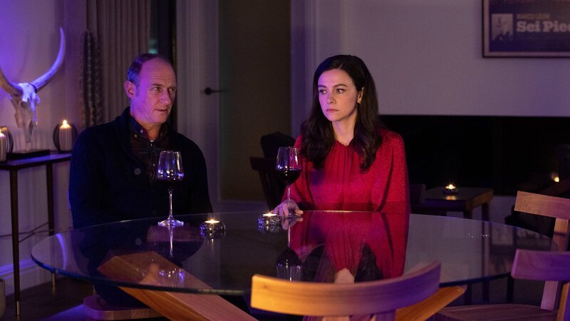 Guilt – Keiner ist schuld Staffel 2 Folge 2 Schwierige Vater-Tochter-Beziehung: Stuart Bowman als Roy Lynch, Sara Vickers als Erin – Bild: SRF/​BBC/​Expectation/​Happy Tramp North /​ Robert Pereira Hind