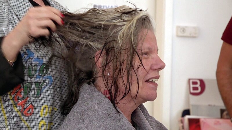 Für Beate steht ein Termin bei Friseurin Kader an – Bild: RTLZWEI
