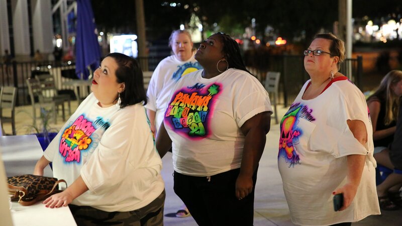 Meghan, Ashley, Tina und im Hintergrund Vanness. – Bild: Discovery Communications, LLC