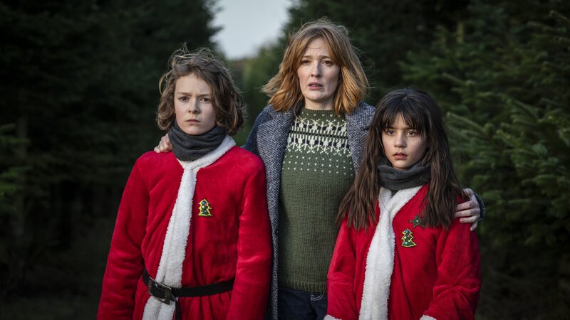 Malou (Julia Agnete Vang, Mitte) mit Luca (Sander Løkke Borg, links) und Tala (Flora Augusta). – Bild: BR/​TV 2 Denmark, Cosmo Film/​Balthazar Hertel