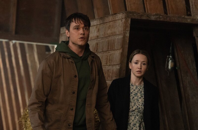 Lucy Lapp (Emily Tennant) and Ezekiel ‚Zeke‘ Lapp (Luke Humphrey) – Bild: Sony Pictures Television Inc. and Fox Media LLC.