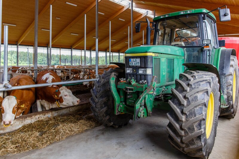 Impressionen von der Hofführung. – Bild: BR/​megaherz gmbh/​Andreas Maluche