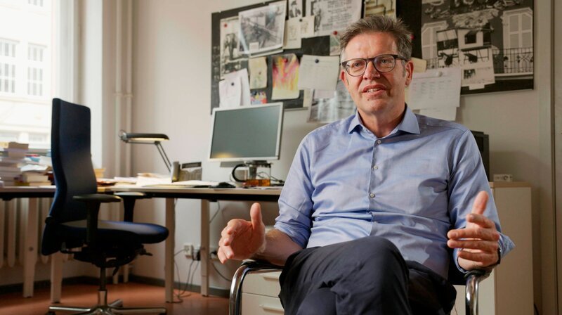 Der Soziologe und Bestsellerautor Steffen Mau erforscht Zusammenhalt und Spaltung in unserer Gesellschaft. – Bild: NDR