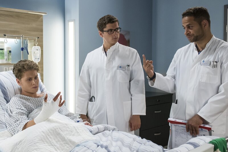 (v.l.n.r.) Patrick Mueller (Rafael Gareisen); Elias Baehr (Stefan Ruppe); Dr. Matteo Moreau (Mike Adler) – Bild: Jens-Ulrich Koch