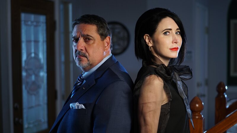 Cindy Kaza and Steve DiSchiavi, the hosts of The Dead Files as seen on Travel Channel’s The Dead Files. – Bild: Discovery, Inc. All Rights Reserved