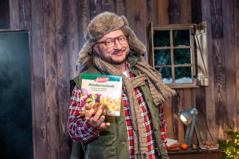 Die industriell hergestellte Rinderroulade von Erasco enthält wenig echtes Rindfleisch, wird dafür mit günstigeren Zutaten und Zusatzstoffen gestreckt. – Bild: Katja Inderka /​ ZDF