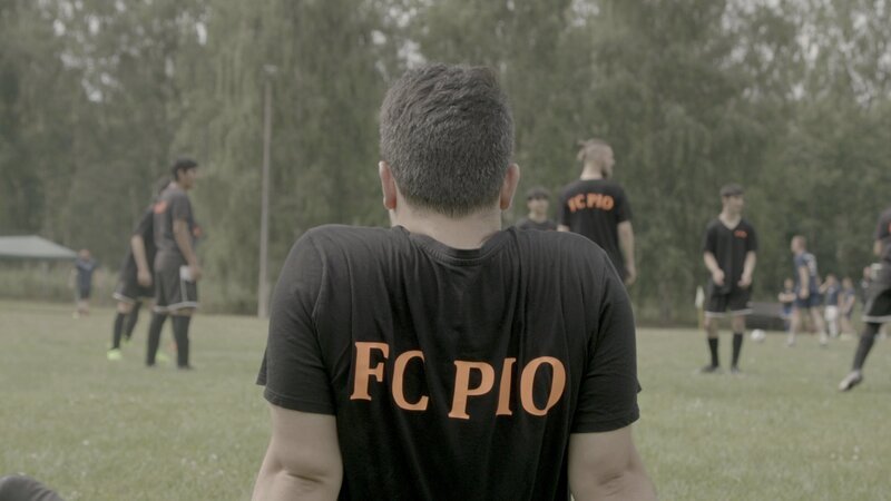 Der FC Pio besteht vornehmlich aus geflüchteten Menschen. – Bild: ZDF und Anke Riester