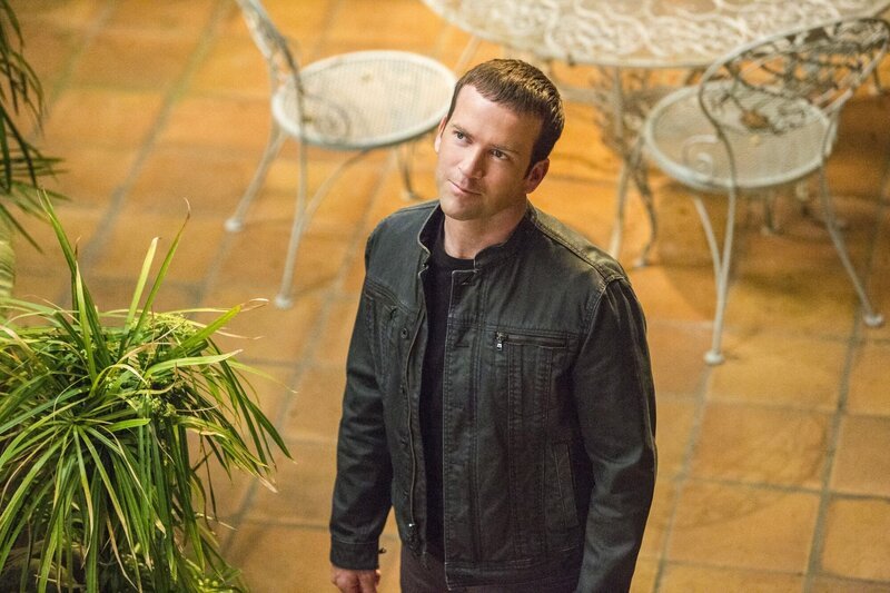 Navy-Therapeut Gabriel Lin bittet Pride, Lasalle (Lucas Black) und das restliche Team um Hilfe, nachdem er herausgefunden hat, dass er mit einer tödlichen Dosis Radioaktivität vergiftet wurde … – Bild: PLURIMEDIA (CBS Entertainment)