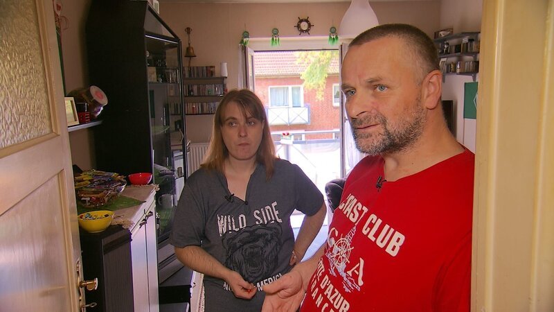 Jessica und Olaf müssen entscheiden, ob sie ihren Sohn Josch zur Adoption freigeben – Bild: RTLZWEI