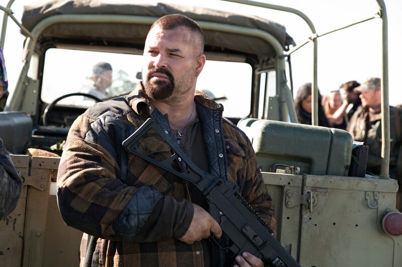 Als die zweite Mass in alle Winde verstreut wird, muss sich auch Lyle (Brad Kelly) in einer neuen Welt zurechtfinden … – Bild: TURNER ENTERTAINMENT NETWORKS, INC. A TIME WARNER COMPANY