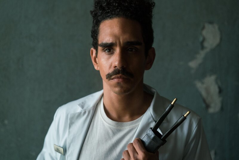 Ash is the monster hunter who has spent the last 30 years avoiding responsibility, maturity and the terrors of the Evil Dead. When a Deadite plague threatens to destroy mankind, Ash is forced to face his demons – personal and literal. – Bild: Starz Entertainment, LLC /​ Geoffrey Short