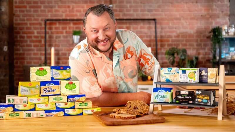 Sebastian Lege nimmt vegane Lebensmittel unter die Lupe und zeigt, was wirklich drinsteckt. – Bild: ZDF und Lars Döring