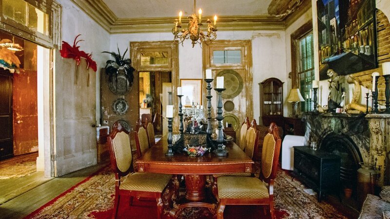Dining Room of Chez Louise house, as seen on Scariest House in America, Season 1. – Bild: Warner Bros. Discovery, Inc. or its subsidiaries and affiliates