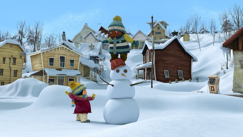 Jonas hat so seine Mühe, dem Schneemann den Hut abzuwerfen – Bild: KiKA/​carpediem Film & TV Inc.
