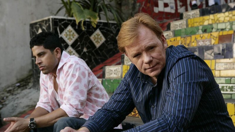 Nachdem Horatios (David Caruso, r.) Ehefrau und Schwester seines Kollegen Eric (Adam Rodriguez) kurz nach der Hochzeit in einem Kugelhagel starb, sinnen nun beide Ermittler auf Rache. Gemeinsam mit Eric macht sich Horatio auf die Jagd nach dem kaltblütigen Mörder … – Bild: RTL /​ CBS