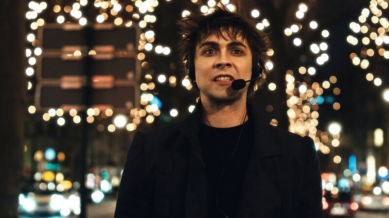 Ruprecht sucht nach einer Lösung, wie er als neuer Weihnachtsmann die Wünsche der Kinder einsammeln kann. – Bild: KiKA/​WunderWerk