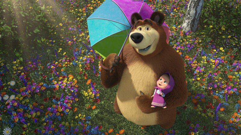 Mascha und der Bär schauen sich den Regenbogen an und sind glücklich. – Bild: KiKA/​Animaccord Animation Studio