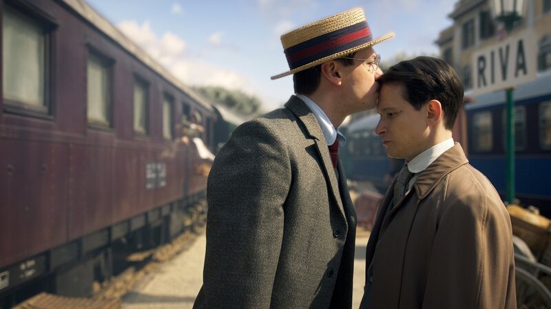 Max Brod (David Kross) und Franz Kafka (Joel Basman, v.l.n.r.). – Bild: NDR/​Superfilm