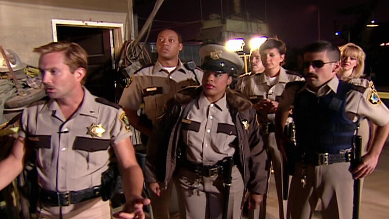 L-R: Lieutenant Jim Dangle (Thomas Lennon), Deputy S. Jones (Cedric Yarbrough), Deputy Raineesha Williams (Niecy Nash), Deputy James Garcia (Carlos Alazraqui), Deputy Trudy Wiegel (Kerri Kenney), Deputy Travis Junior (Robert Ben Garant), Deputy Clementine Johnson (Wendi McLendon-Covey) – Bild: ViacomCBS