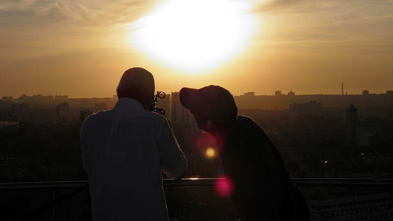 On the morning of Feb. 15, 2013, in the Siberian city of Chelyabinsk, an object was spotted blazing its way through the morning skies. Through incredible footage captured by those who witnessed it, this episode tells the story of the 2013 Chelyabinsk Meteorite strike. – Bild: National Geographic