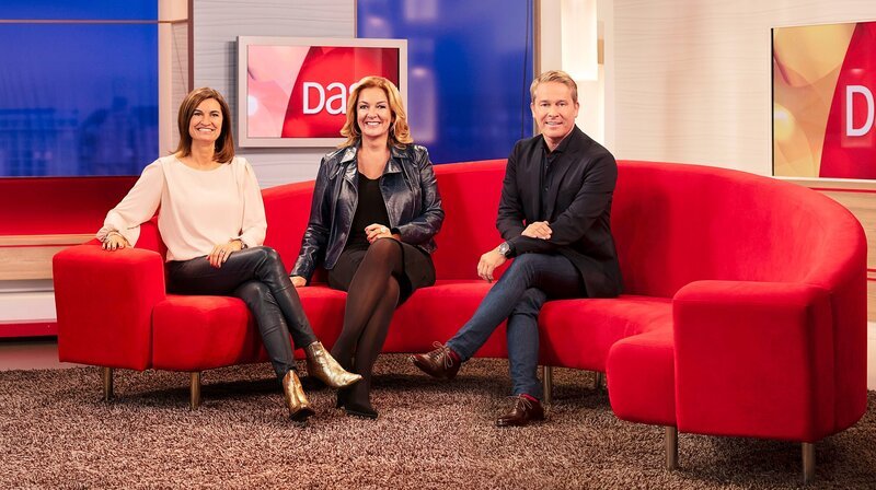 Moderation (v.r.n.l.): Hinnerk Baumgarten, Bettina Tietjen und Inka Schneider – Bild: NDR/​Hendrik Lüders (M)