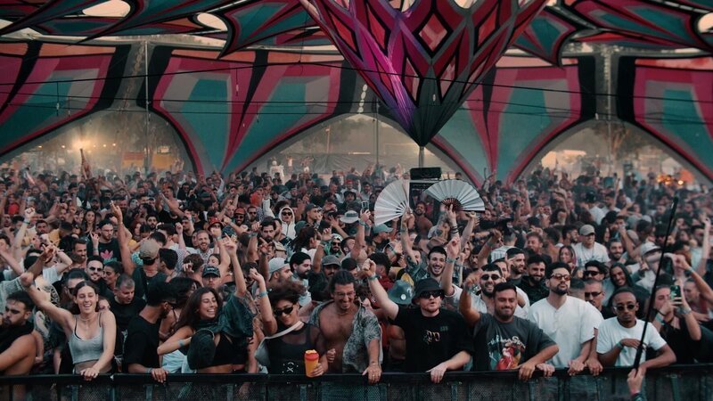 Die Dokumentation rekonstruiert den grausamen Terrorangriff der Hamas auf das „Nova“-Musikfestival in Israel im Jahr 2023, bei dem über 1200 Menschen starben und mehr als 240 als Geiseln genommen wurden.  +++ Die Verwendung des sendungsbezogenen Materials ist nur mit dem Hinweis und Verlinkung auf RTL+ gestattet. +++; Die Dokumentation rekonstruiert den grausamen Terrorangriff der Hamas auf das „Nova“-Musikfestival in Israel im Jahr 2023, bei dem über 1200 Menschen starben und mehr als 240 als Geiseln genommen wurden.  +++ Die Verwendung des sendungsbezogenen Materials ist nur mit dem Hinweis und Verlinkung auf RTL+ gestattet. +++ – Bild: RTL
