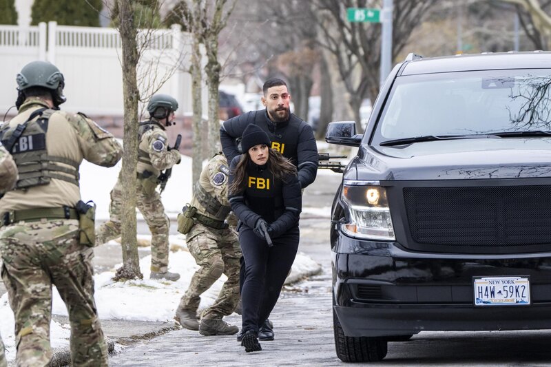 FBI SA Maggie Bell (Missy Peregrym, l.); FBI SA Omar Adom ‚OA‘ Zidan (Zeeko Zaki, r.) – Bild: CBS Broadcasting, Inc./​Bennett Raglin