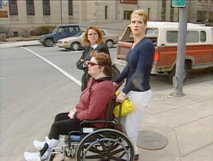 Die junge Frau eines Arztes wird plötzlich und ohne erkennbaren Grund ernsthaft krank. Ihr Zustand verschlechtert sich immer mehr, so dass sie sich schon bald kaum mehr bewegen kann. – Bild: VOX