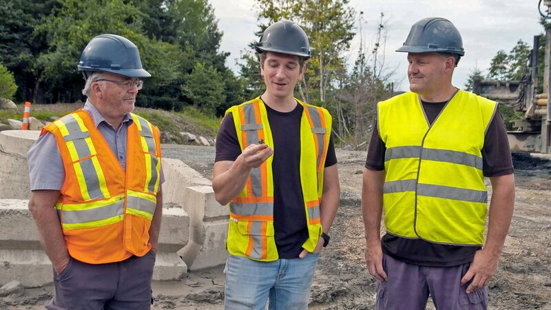 Alex Lagina (m.), Charles Barkhouse (l.), Scott Barlow (r.) – Bild: boxae /​ © THE HISTORY CHANNEL /​ Prometheus Entertainment