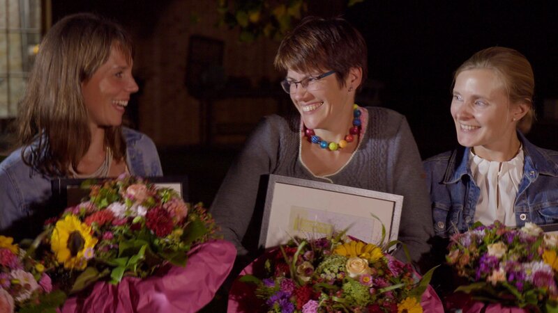Von links: Maren Flessenkemper (Siegerin Vorspeise), Ute Leyh (Siegerin Nachspeise und Gesamtsiegerin) und Katarina Stahl. – Bild: BR/​megaherz gmbh