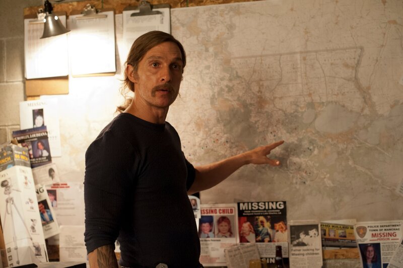 Matthew McConaughey as Detective Rust Cohle – Bild: 2013 Home Box Office, Inc. All rights reserved. HBO ® and all related programs are the property of Home Box Office, Inc.