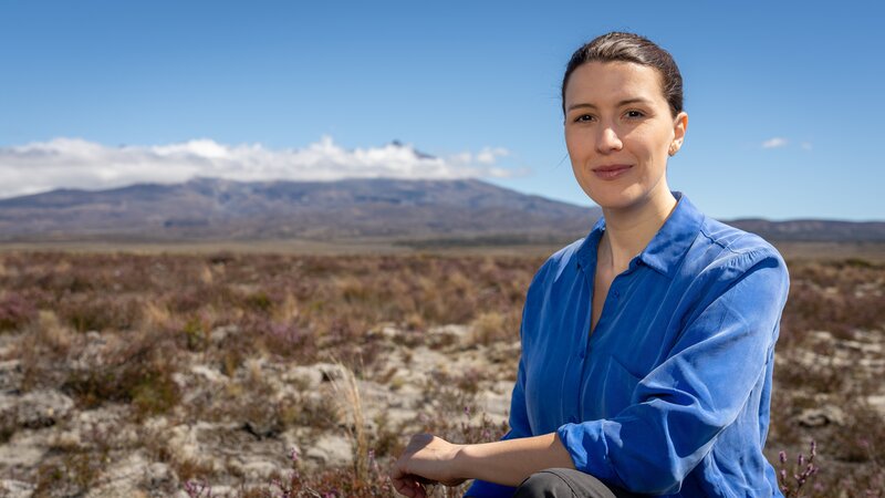 Wildtierärztin Hannah Emde geht in Neuseeland der Frage nach, wie radikal Artenschutz sein darf. – Bild: ZDF und Oli Roetz
