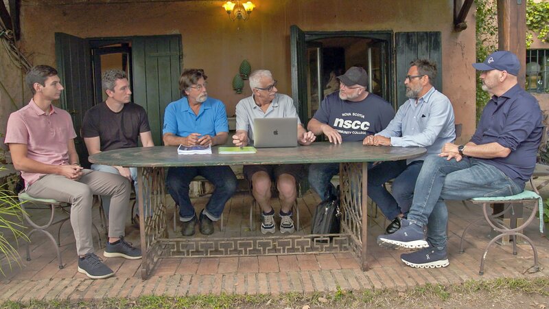 Peter Fornetti (l.), Alex Lagina (2.v.l.), Rick Lagina (3.v.l.) – Bild: boxae /​ THE HISTORY CHANNEL /​ Prometheus Entertainment