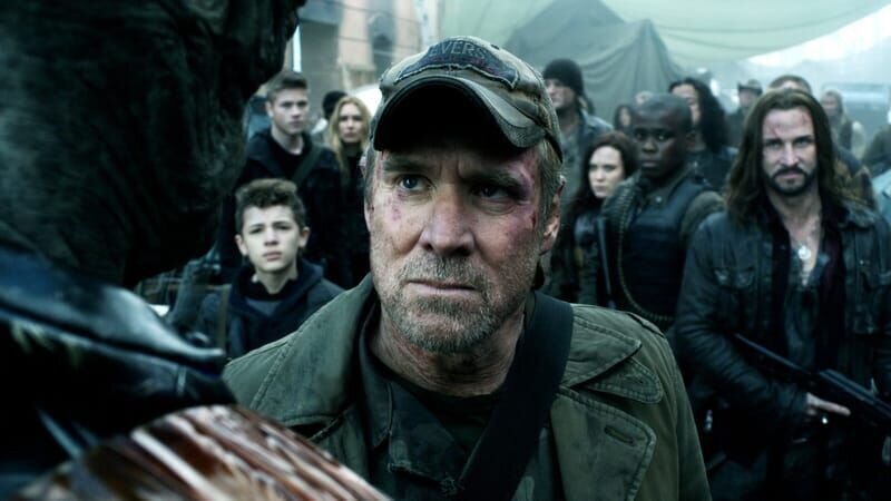 Weaver (Will Patton) wird sich, genauso wie die anderen Menschen, keinem unterwerfen … – Bild: RTL Nederland